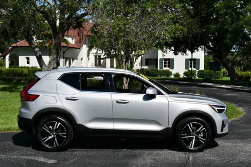 Used 2025 Volvo XC40 B5 Core image 31