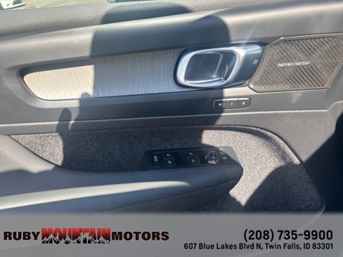 Used 2024 Volvo XC40 B5 Ultimate w/ Protection Package Premier image 11