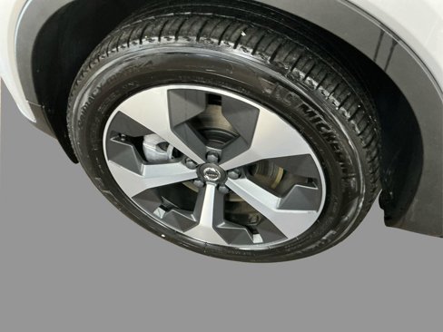 Certified 2023 Volvo XC40 B5 Plus w/ Protection Package Premier image 19