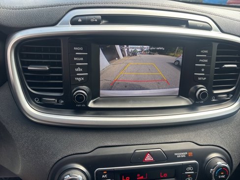 Used 2019 Kia Sorento LX w/ LX Convenience Package image 18