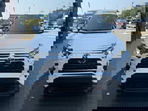 Used 2022 Toyota RAV4 XLE image 9