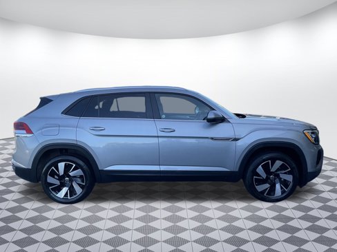 Used 2024 Volkswagen Atlas Cross Sport SE image 2
