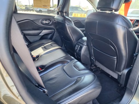 Used 2019 Jeep Cherokee Limited image 19