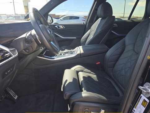 Used 2025 BMW X5 xDrive40i w/ M Sport Package image 3