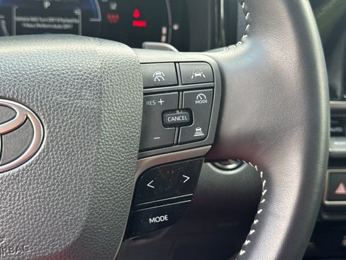Used 2025 Toyota Camry SE image 25
