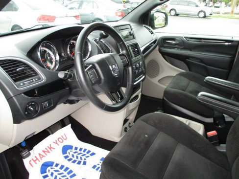 Used 2016 Dodge Grand Caravan SE image 13