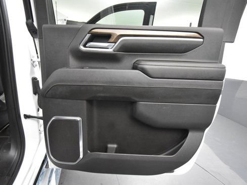 Used 2024 Chevrolet Silverado 2500 LT w/ Convenience Package image 46