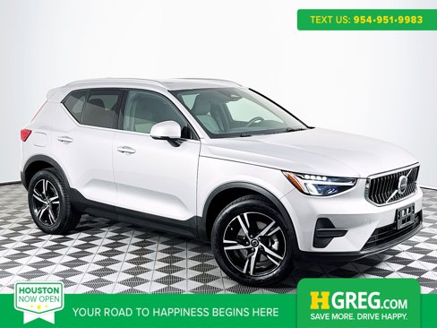Used 2025 Volvo XC40 B5 Core image 1