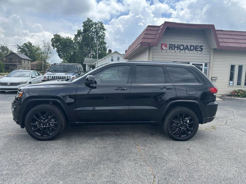 Used 2020 Jeep Grand Cherokee Altitude image 2
