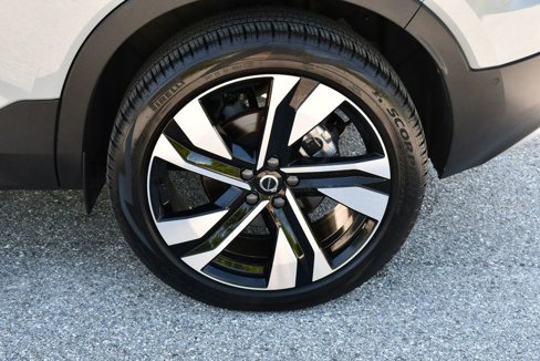 Used 2024 Volvo XC40 B5 Plus image 55