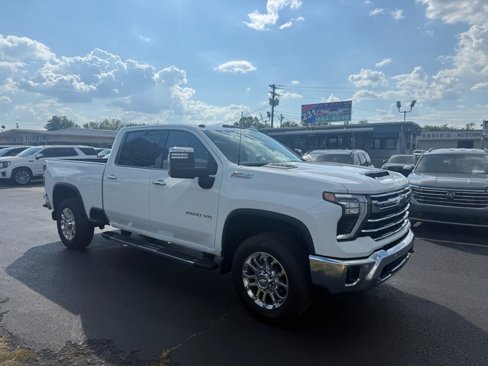 Used 2025 Chevrolet Silverado 2500 LTZ w/ LTZ Premium Package image 2