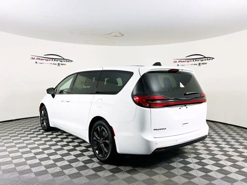 New 2026 Chrysler Pacifica Select image 6