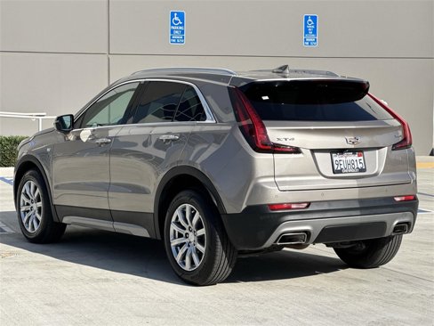Used 2022 Cadillac XT4 Premium Luxury w/ Enhanced Visibility Package image 5