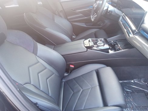 Used 2024 BMW i5 M60 w/ Executive Package image 25