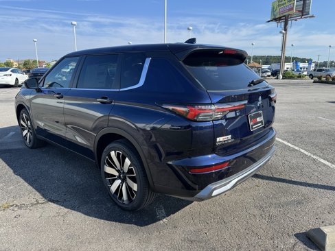 New 2025 Mitsubishi Outlander SE image 6