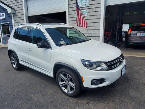 Used 2017 Volkswagen Tiguan Sport image 2