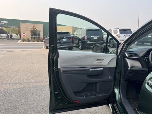Used 2024 Toyota Sienna LE image 23