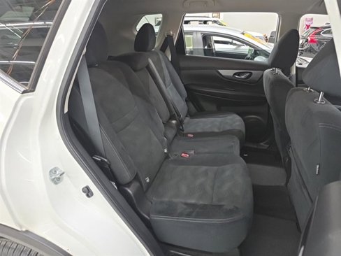 Used 2016 Nissan Rogue S w/ Appearance Package image 9
