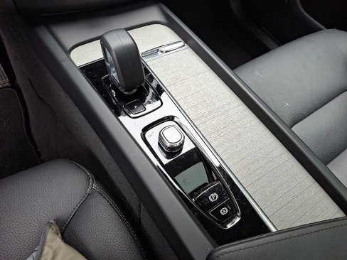 Certified 2025 Volvo XC60 B5 Plus image 14