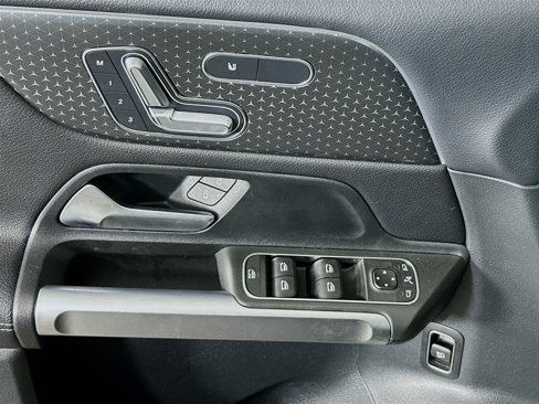 Used 2024 Mercedes-Benz GLB 250 4MATIC image 15
