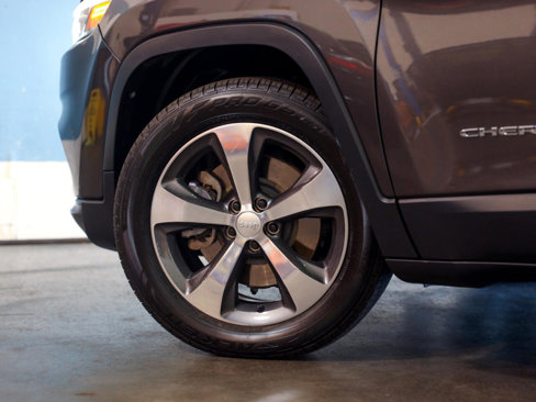 Used 2020 Jeep Cherokee Limited image 14