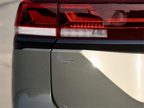 New 2025 Volkswagen Atlas Peak Edition SE image 5