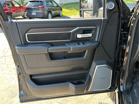 New 2025 RAM 2500 Laramie image 30