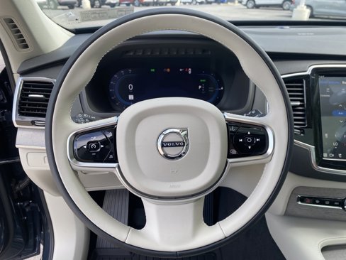 Certified 2025 Volvo XC90 T8 Plus w/ Protection Package Premier image 18