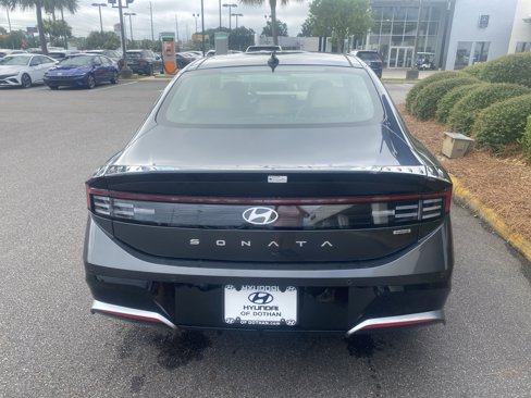 New 2025 Hyundai Sonata Limited image 3
