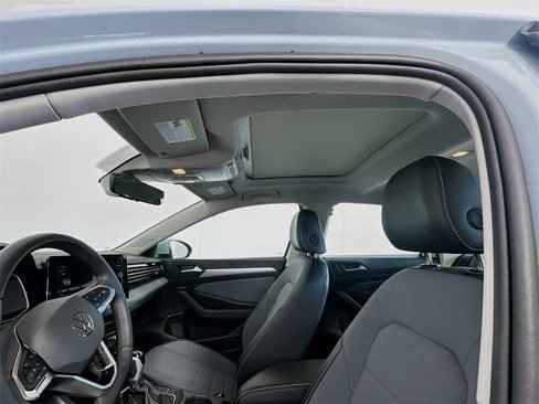 Used 2025 Volkswagen Jetta SE image 21