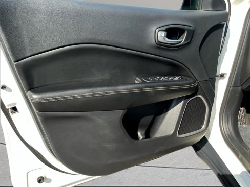 Used 2021 Jeep Compass Latitude image 9