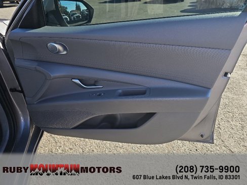 Used 2024 Hyundai Elantra SEL image 24