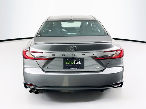 Used 2025 Toyota Camry SE image 7