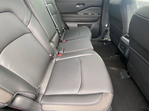 New 2025 Nissan Pathfinder SL image 10