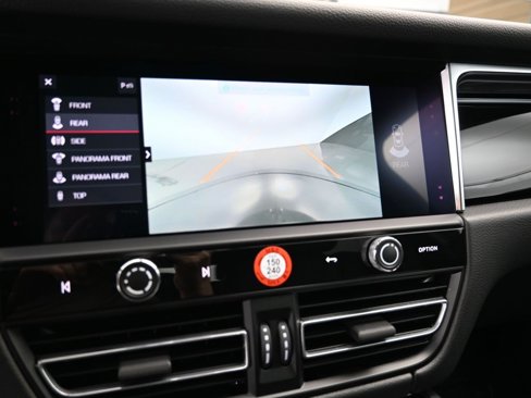 Certified 2025 Porsche Macan image 26