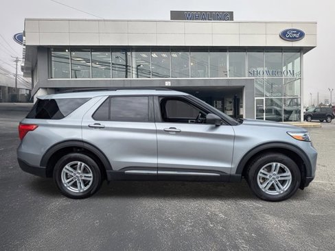 Certified 2022 Ford Explorer XLT image 2