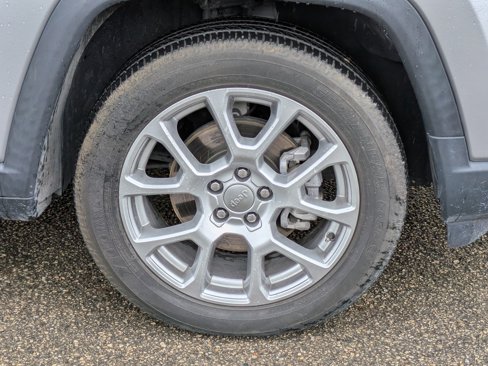 Used 2022 Jeep Compass Latitude image 11