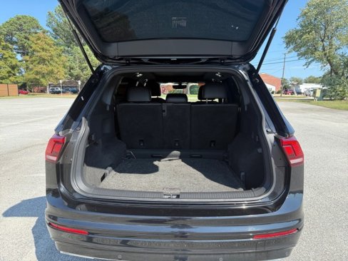 Used 2021 Volkswagen Tiguan SE R-Line image 15