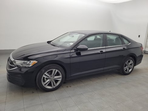 Used 2024 Volkswagen Jetta SE image 2