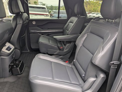New 2025 Lincoln Navigator L Reserve w/ Jet Appearance Package image 16