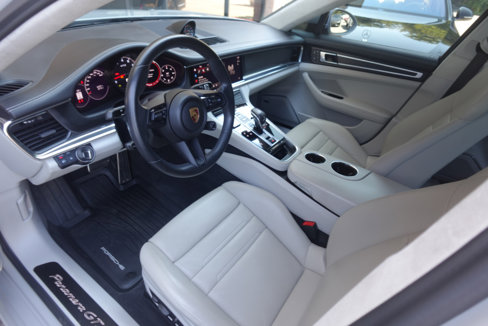 Used 2022 Porsche Panamera GTS w/ Premium Package image 19