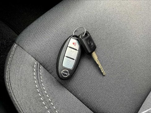 Certified 2025 Nissan Frontier SV image 29