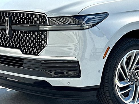 New 2025 Lincoln Navigator Reserve image 2