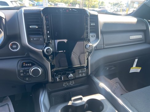 New 2026 RAM 1500 4x4 Crew Cab image 11