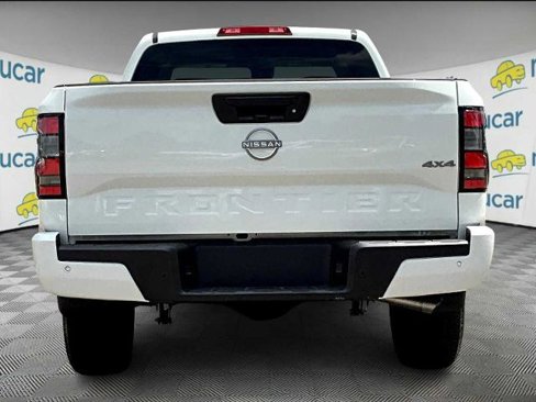Certified 2025 Nissan Frontier SV image 5