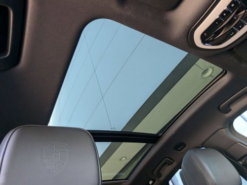Certified 2025 Porsche Macan image 27