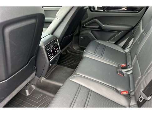 Used 2022 Porsche Cayenne image 13