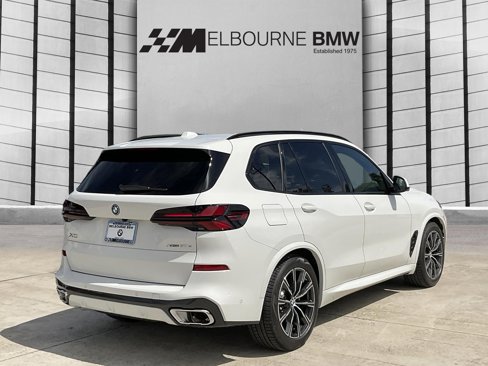 New 2026 BMW X5 xDrive50e w/ M Sport Package image 4