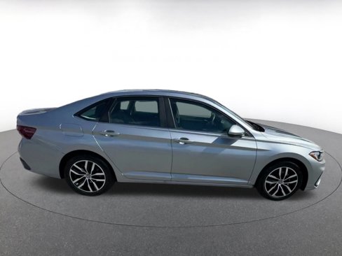 Used 2025 Volkswagen Jetta SE image 16