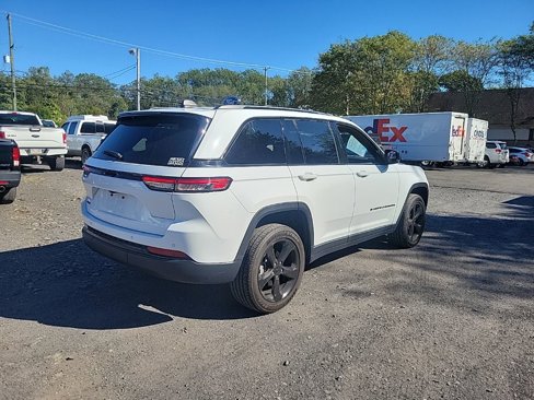 Used 2023 Jeep Grand Cherokee Altitude image 9